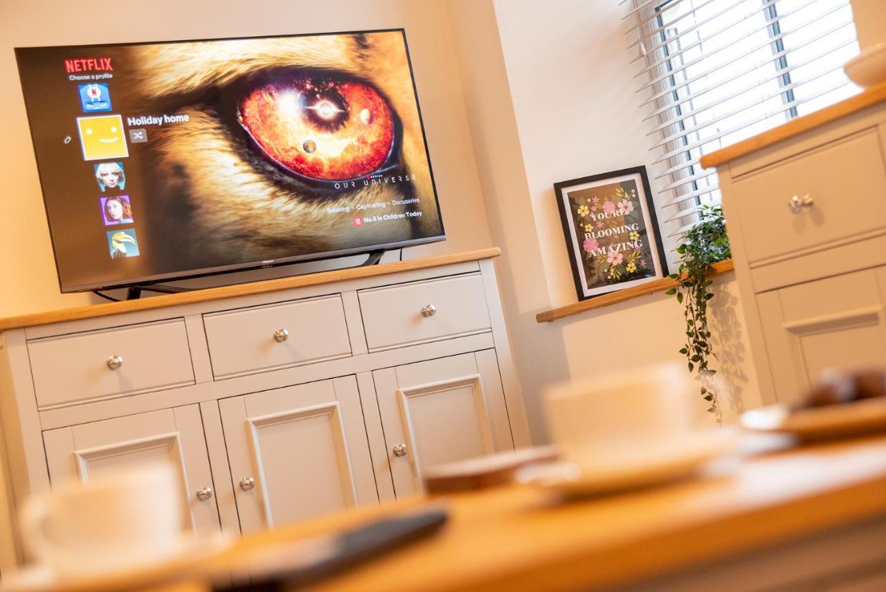 Lola'S Loft With Lake Views - Central Bowness - Pet Friendly Buitenkant foto